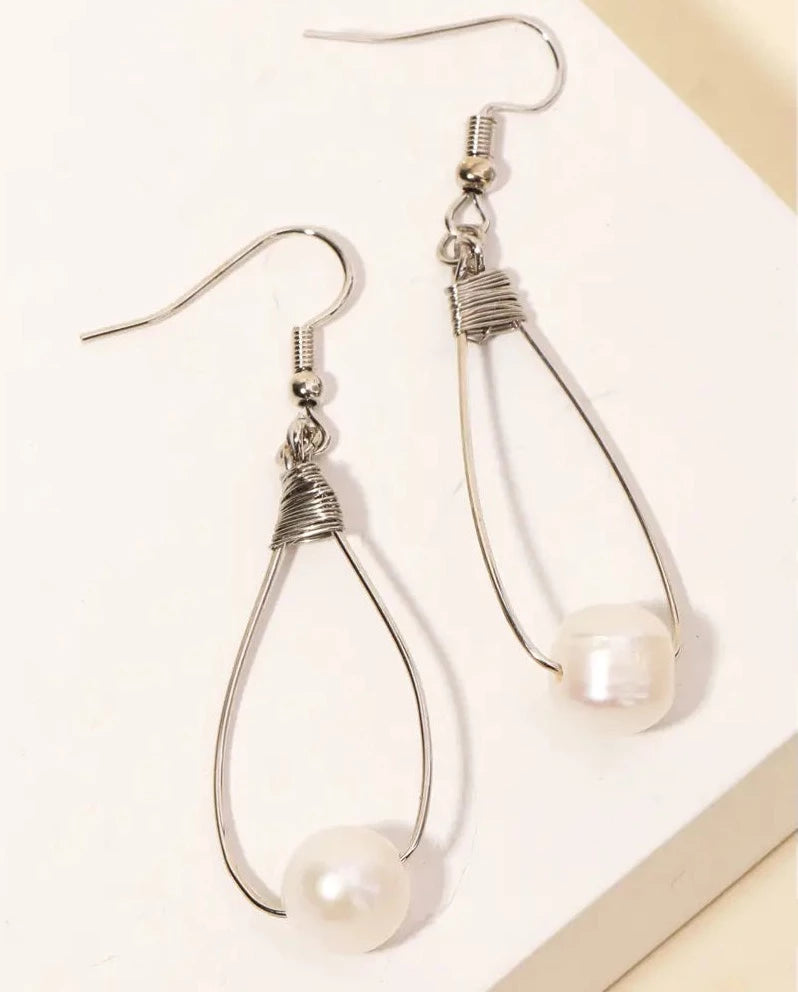 Catch a Pearl Earrings