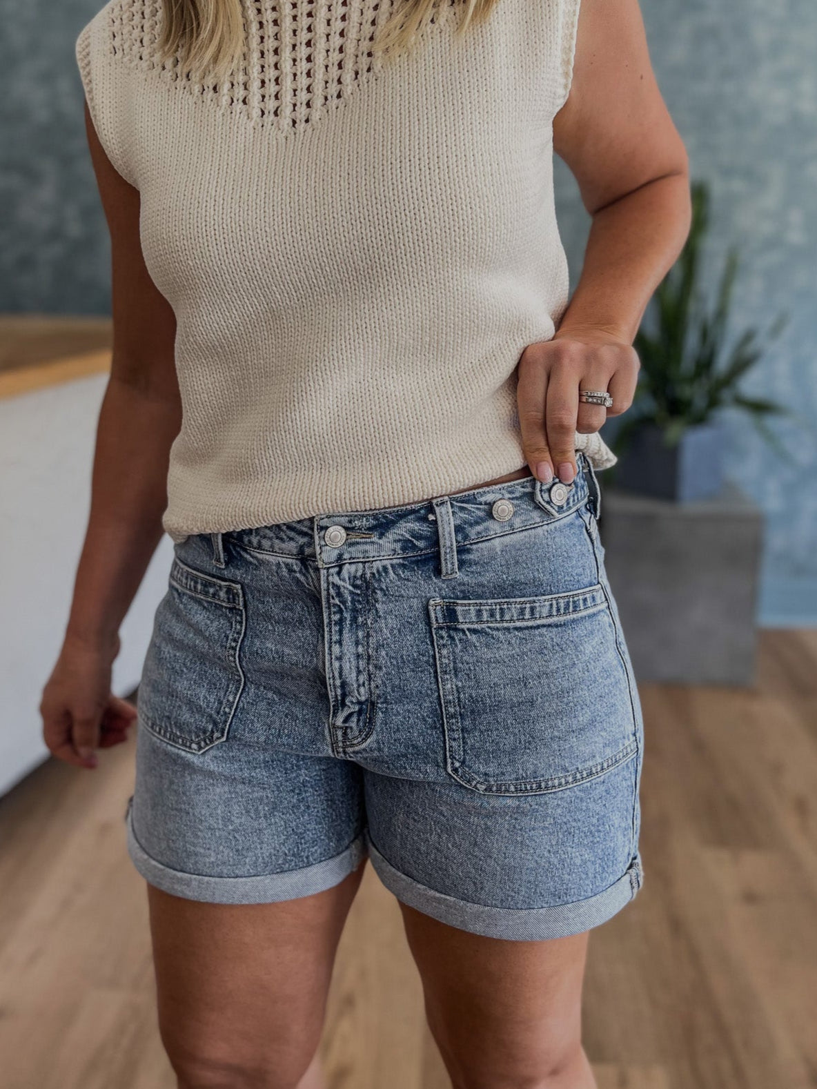 Jump Cuffed Highrise Shorts