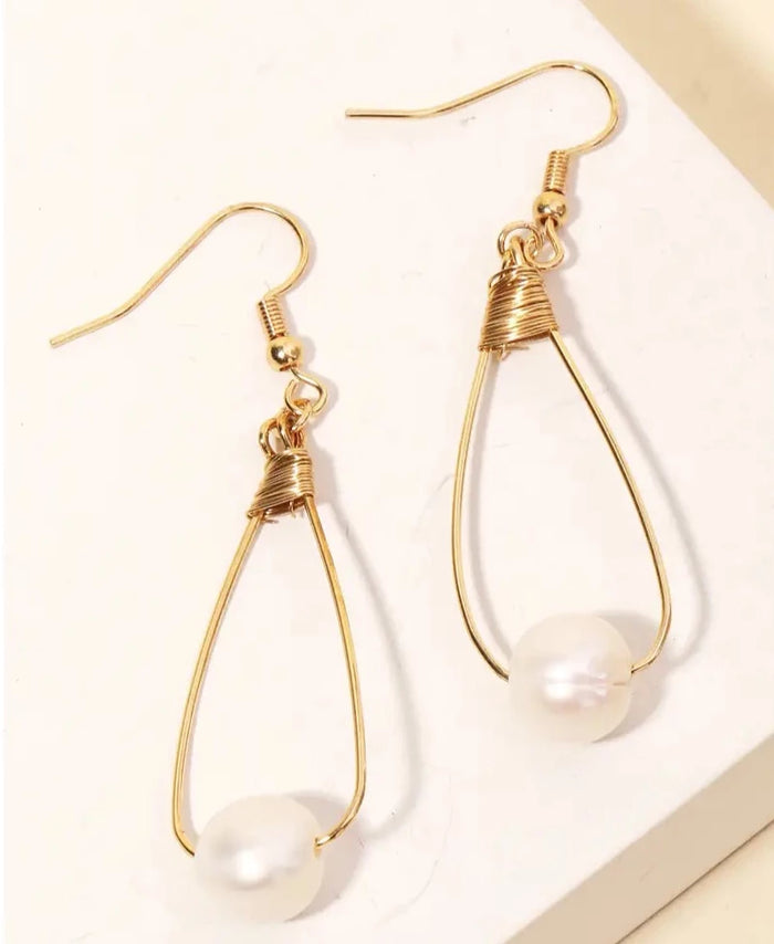 Catch a Pearl Earrings